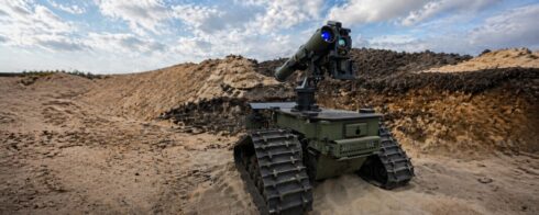 Das unbemannte Bodenfahrzeug Ziesel von Diehl Defence mit SPIKE-LR-Startsystem nimmt Stellung. (Foto: Diehl)