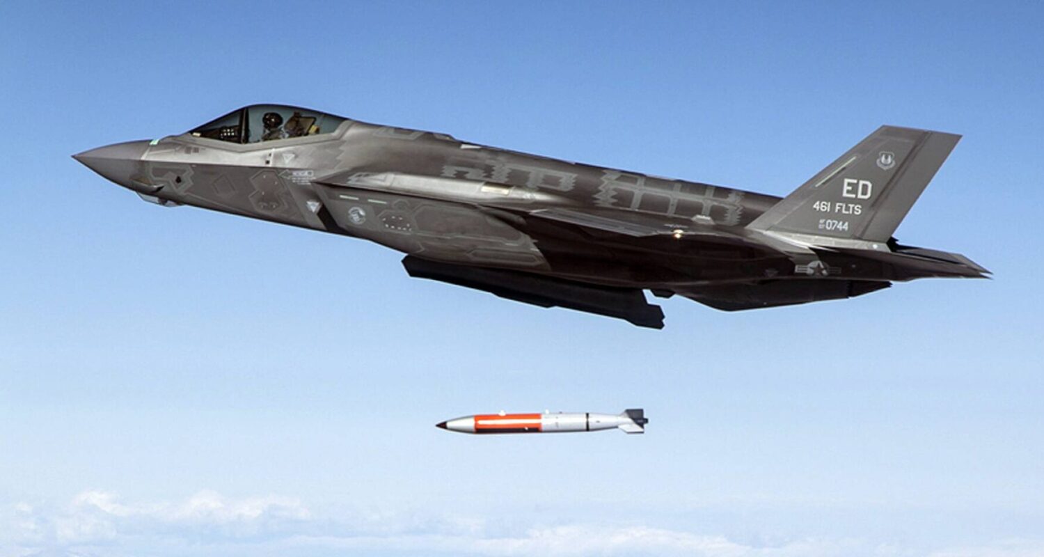 Wieviel Verlass ist mit Donald Trump noch auf die nukleare Teilhabe? Eine F-35 wirft eine inerte B61 Mod 12 Bombe ab.