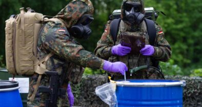 Soldaten der Spezial-ABCAbwehrtruppe demonstrieren ihre Fähigkeiten. (Foto © Bw/Roland Alpers)
