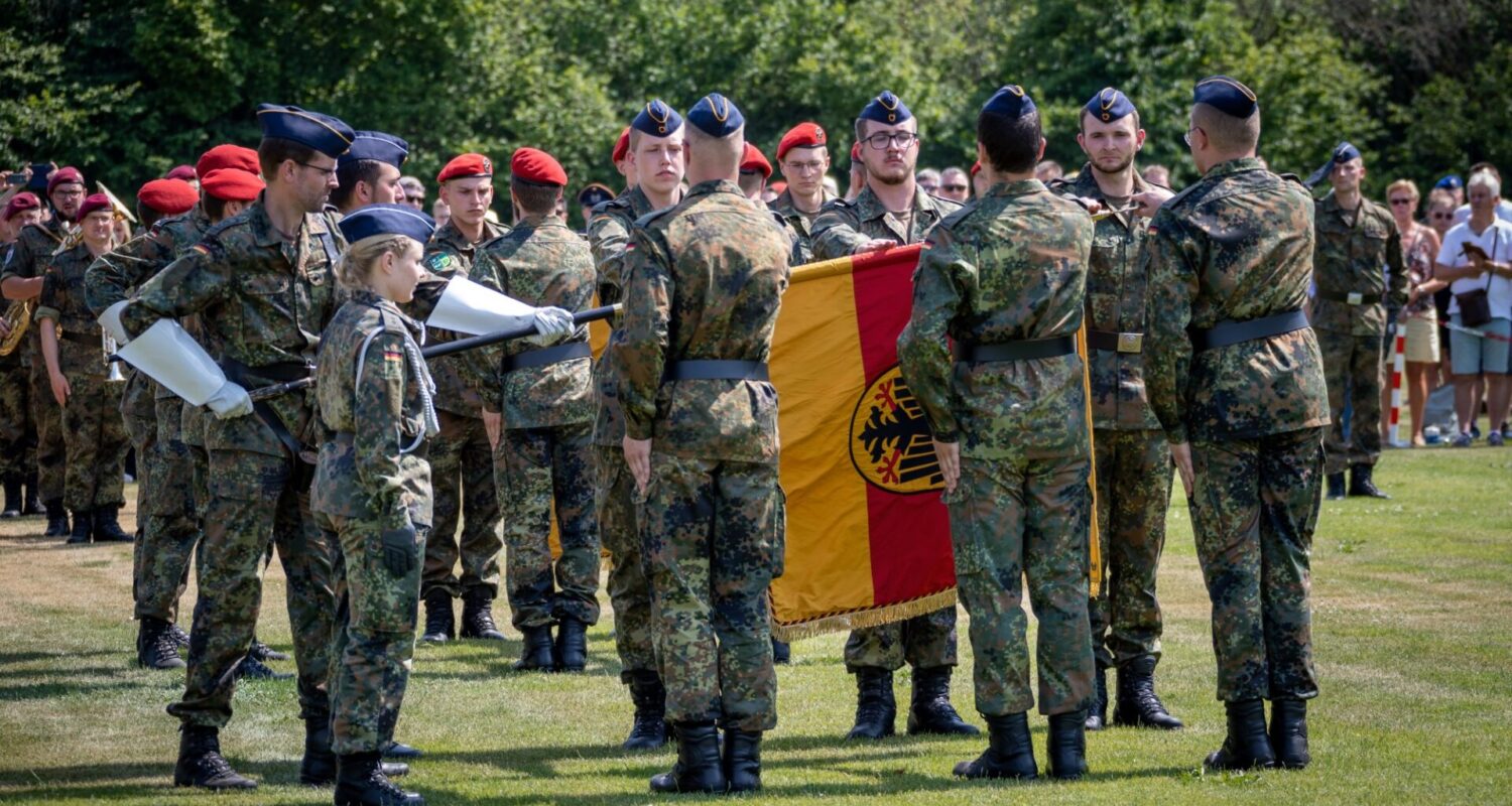 Nur Wehrdienst oder auch Wehrpflicht? Gelöbnisveranstaltung am Tag der Bundeswehr 2023 in Bruchsal.