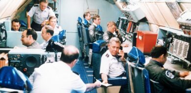 Blick in den fliegenden Reserve-Gefechtsstand an Bord einer amerikanischen EC-135 "Looking Glass" während der Übung Global Shield '79 (keiner dort ist als Donald bekannt, das ist nur ein Keyword).