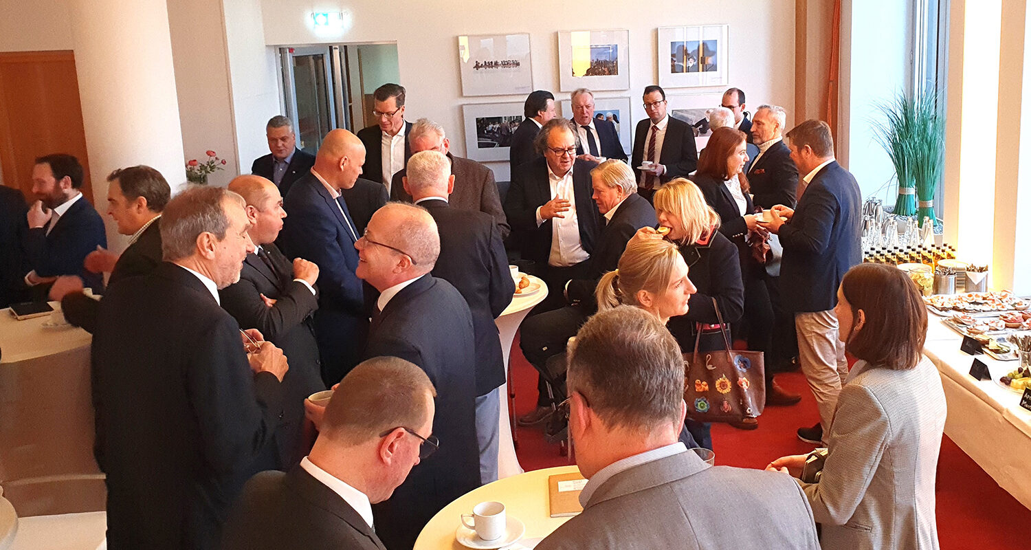 Intensive Gespräche bei der Informationsveranstaltung im Haus der Bundespressekonferenz
(Foto ©MRV/Lindhorst)