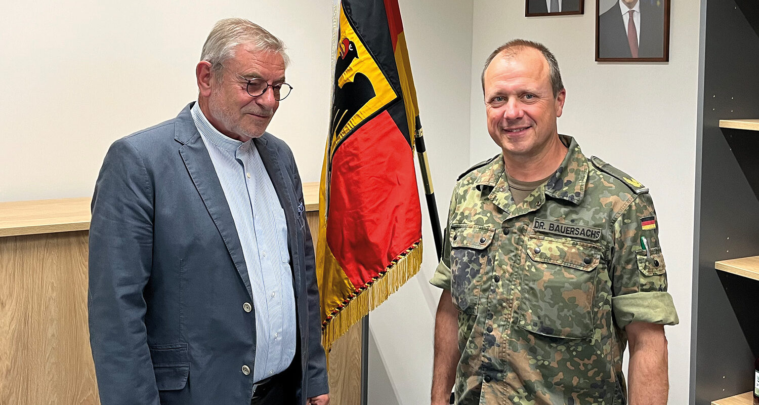 Brigadegeneral Dr. Volker Bauersachs im Gespräch mit Chefredakteur Michael Horst. (Foto  © MRV/Horst)