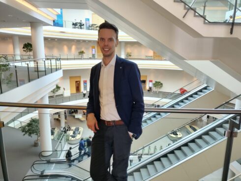 Der schwedische Unternehmer Joakim Sjöblom will mit seiner Firma SWEBAL Europas eigene TNT-Produktion steigern.