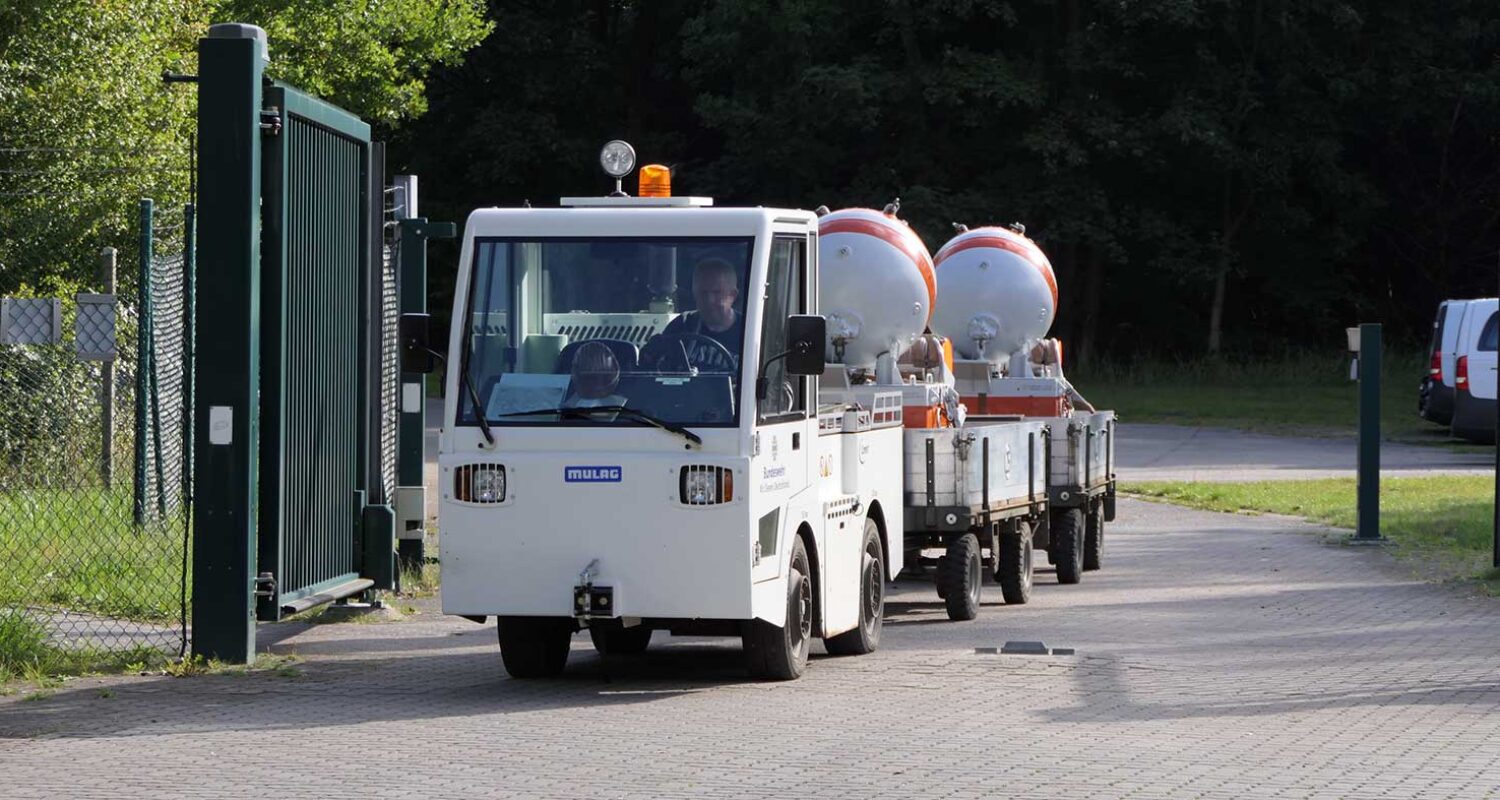 Munitionsumschlag : Transport von Seeminen in einer militärischen Liegenschaft.  (Foto © LogKdoBw)