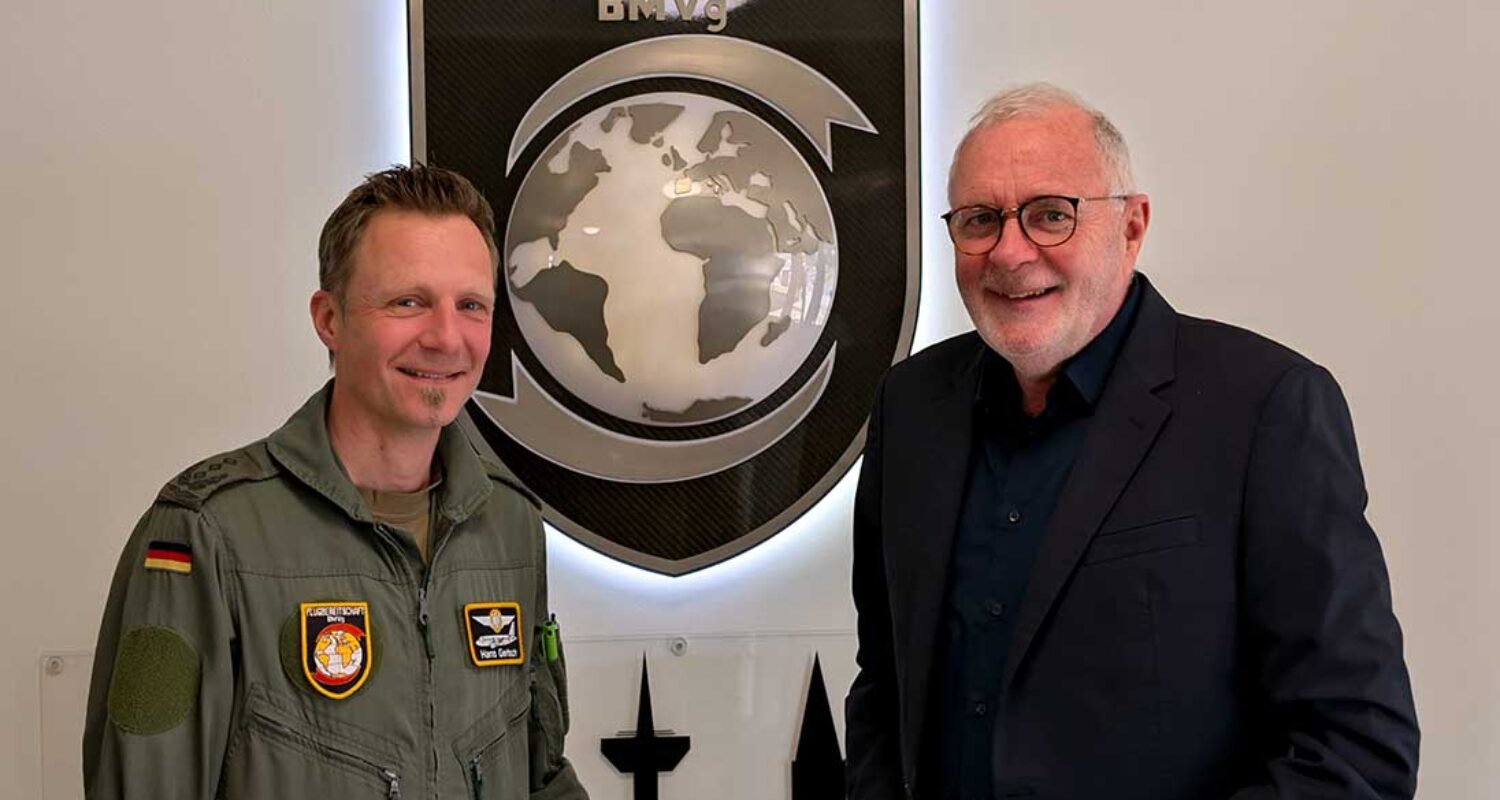 Oberst Hans Gerisch stellte sich den Fragen von Burghard Lindhorst. (Foto Bw)
