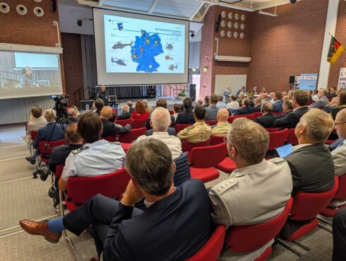 Mehr als 300 Gäste nehmen an der zweitägigen Veranstaltung teil.  (Foto © Burghard Lindhorst)