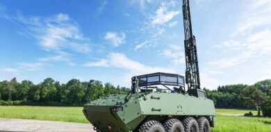 Der Piranha 5 mit Teleskopmast für TaWAN.(Foto ©GDELS)