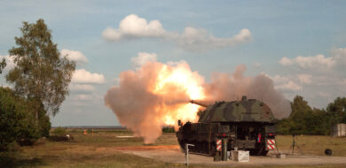 Panzerhaubitze 2000 testet beim Erprobungsschießen neue Munition auf dem Gelände der Wehrtechnischen Dienststelle 91 (WTD 91) in Meppen, am 21.09.2017.