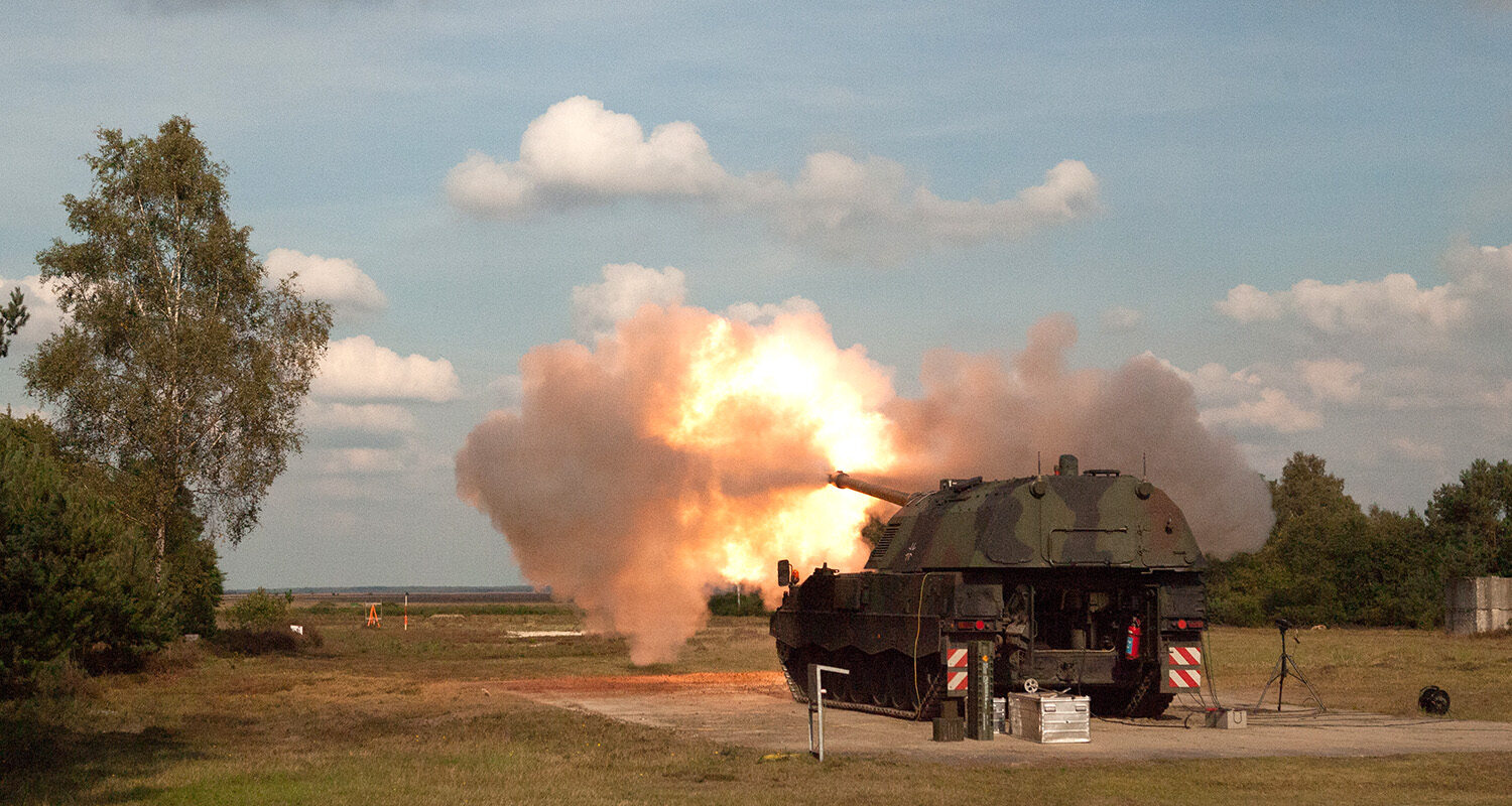 Panzerhaubitze 2000 testet beim Erprobungsschießen neue Munition auf dem Gelände der Wehrtechnischen Dienststelle 91 (WTD 91) in Meppen, am 21.09.2017.