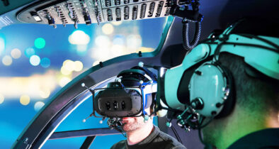 Mit VR-Brille trainieren Piloten im Simulator Flugaufgaben nahe an der Realität und können so zahlreiche Flugstunden im realen Hubschrauber ersetzen. (Foto: Reiser ST)