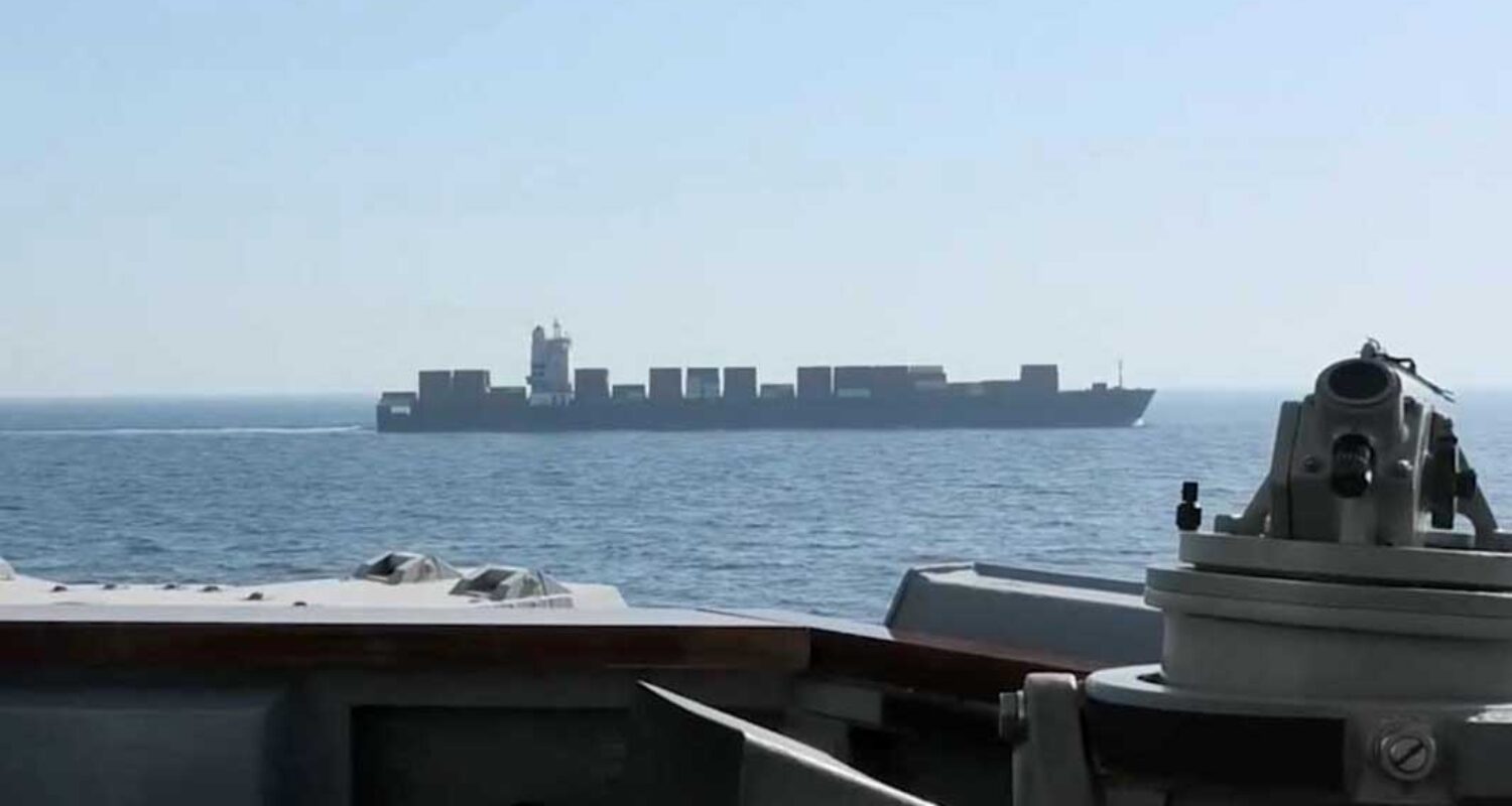 Streitkräfte des US-Militärs haben einen unter iranischer Flagge fahrenden Frachter vor der Straße von Hormus abgefangen. Das Schiff hatte versucht, an der amerikanischen Blockade vorbeizukommen (Foto © CENTCOM (via X))