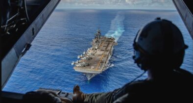 Die USS Boxer, hier 2024 vor den Philippinen, soll mit der 11th Marine Expeditionary Unit nun ebenfalls in den Nahen Osten verlegen.