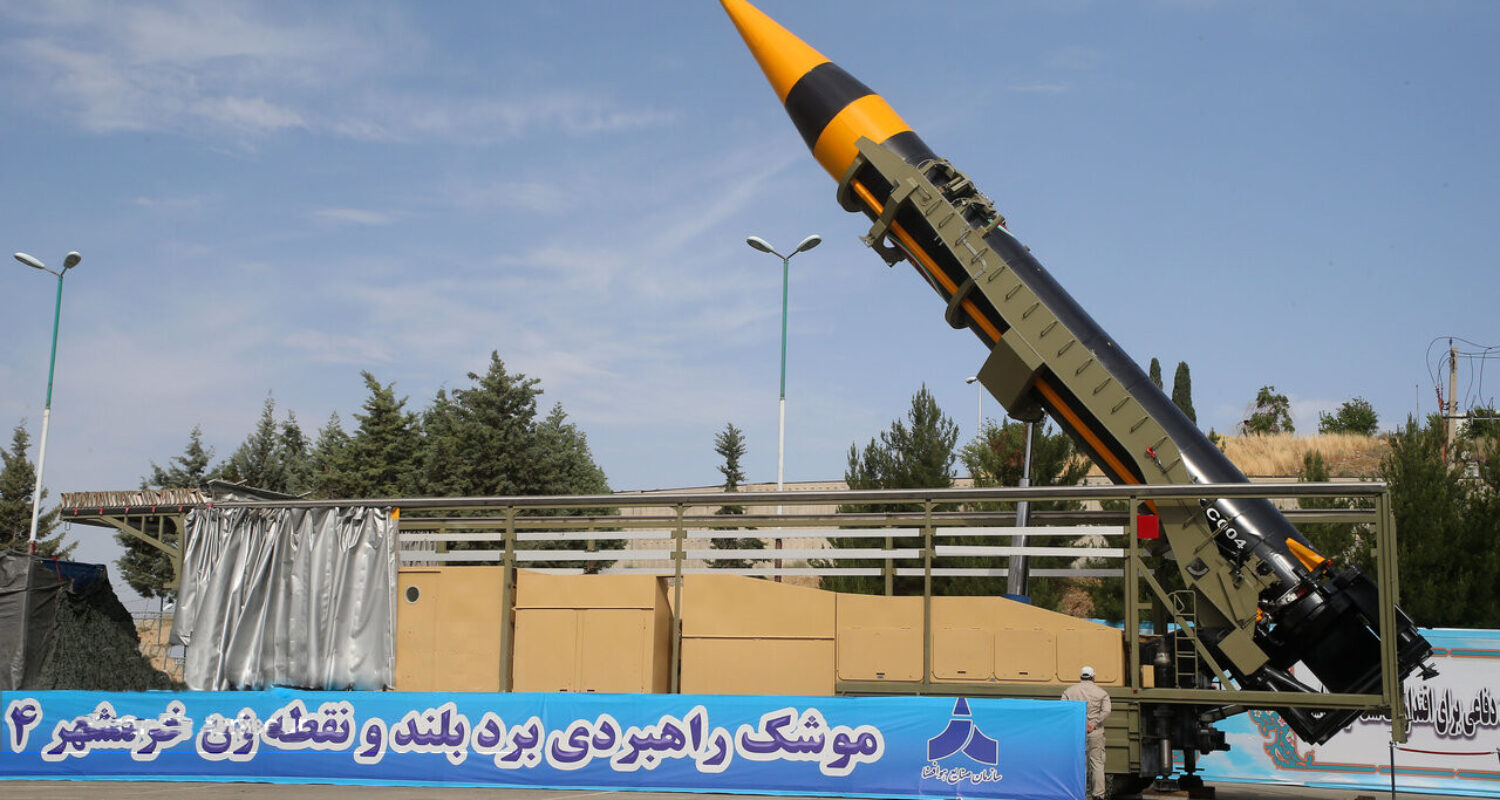 Spekuliert wird, dass bei dem angeblichen Angriff auf Diego Garcia modifizierte Mittelstreckenraketen des Typs Chorramschahr-4 - hier bei der offiziellen Vorstellung 2023 - zum Einsatz kamen.