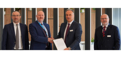 V.l.n.r.: Dany Kaploun (VP International Sales & Marketing; Elbit Systems Land), Ran Kril (EVP International Marketing & BD; Elbit Systems), Helmut Rauch (CEO, Diehl Defence), Gunnar Pappert (Senior Vice President Business Unit Land Systems, Diehl Defence)
 
(Foto: © Diehl Defence)