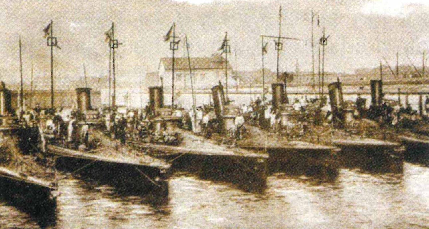  Minensuchdivision im Neuen Hafen um1912. (Quelle: Stadtarchiv Cuxhaven)
