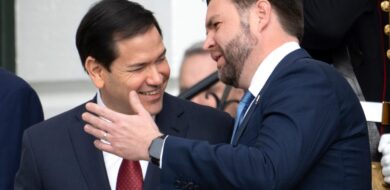 Wer hier wohl zuletzt lacht? Die potenziellen Trump-Erben Außenminister Marco Rubio (l.) und Vizepräsident J. D. Vance.