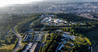 Die Wilhelmsburgkaserne in Ulm beherbergt mit dem MN KdoOpFü und dem JSEC zwei multinationale Kommandos, in denen Soldaten aus nahezu 30 Nationen dienen. ( Foto © Pressestelle MN KdoOpFü)